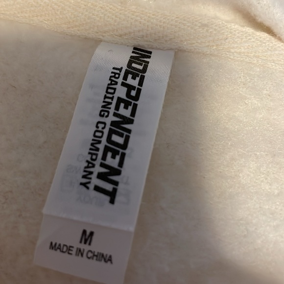 Lions Not Sheep cropped hoodie - Picture 4 of 5